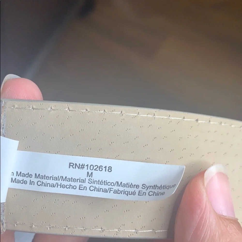 Steve Madden wooden buckle gray belt‎